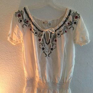 Mudd Embroidered Peasant top S
